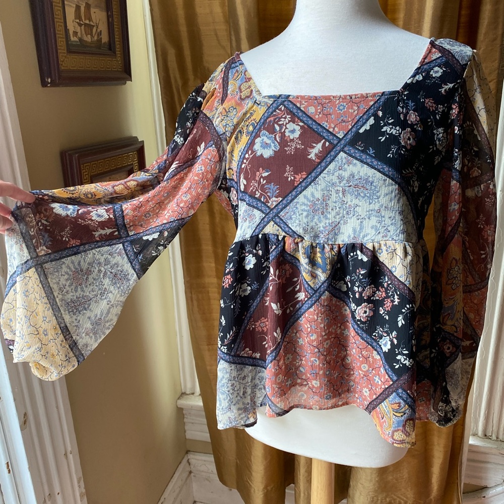 flowy patterned blouse ‼️ - Picture 3 of 6